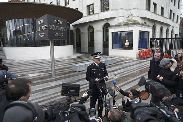 倫敦警方：上百警力連夜搜查，搜查倫敦伯明翰6處逮捕7人 9